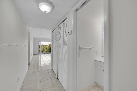 Condominio en venta en Miami, Florida, 2 dormitorios, 79.9 m2 № 2033127 - foto 3