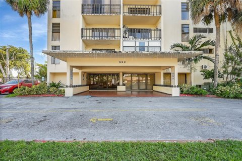 Condominio en Miami, Florida, 2 dormitorios  № 2033127