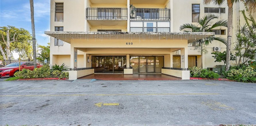 Condominio en Miami, Florida, 2 dormitorios  № 2033127