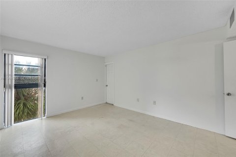 Condominio en venta en Miami, Florida, 2 dormitorios, 79.9 m2 № 2033127 - foto 11