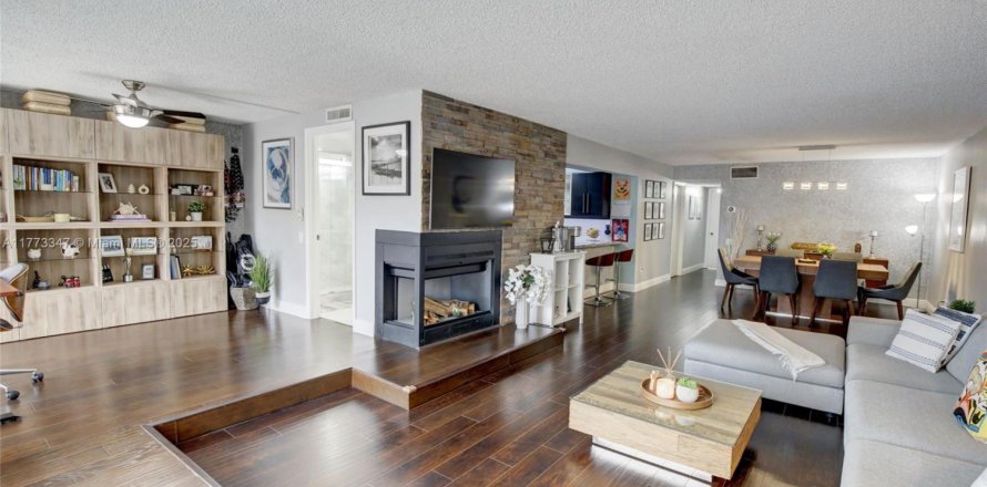 Condo in Miami, Florida, 3 bedrooms № 1708279