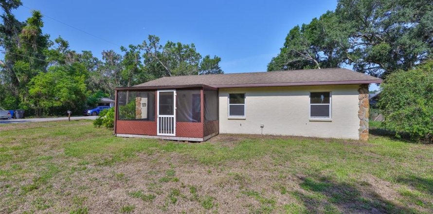 House in Seffner, Florida 3 bedrooms, 111.48 sq.m. № 1741166