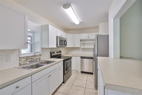 House in Seffner, Florida 3 bedrooms, 111.48 sq.m. № 1741166 - photo 9