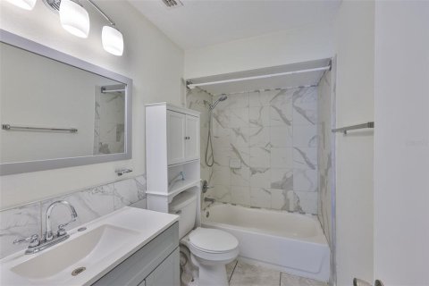 House in Seffner, Florida 3 bedrooms, 111.48 sq.m. № 1741166 - photo 15