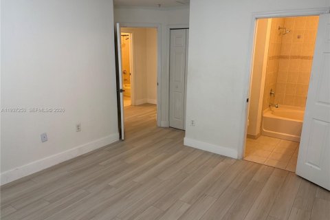 Снять в аренду кондоминиум в Дорал, Флорида 3 спальни, 128.67м2, № 1995117 - фото 9