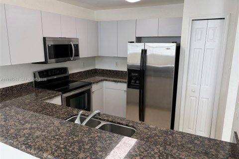Снять в аренду кондоминиум в Дорал, Флорида 3 спальни, 128.67м2, № 1995117 - фото 5