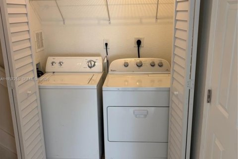 Снять в аренду кондоминиум в Дорал, Флорида 3 спальни, 128.67м2, № 1995117 - фото 19