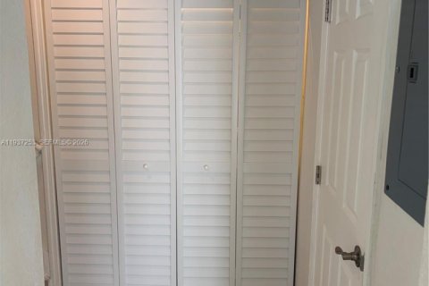 Снять в аренду кондоминиум в Дорал, Флорида 3 спальни, 128.67м2, № 1995117 - фото 18