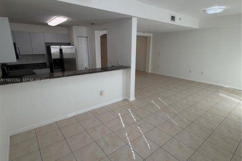 Снять в аренду кондоминиум в Дорал, Флорида 3 спальни, 128.67м2, № 1995117 - фото 4