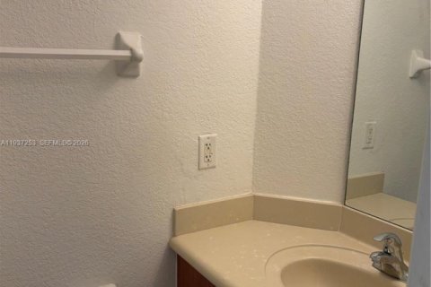 Снять в аренду кондоминиум в Дорал, Флорида 3 спальни, 128.67м2, № 1995117 - фото 17