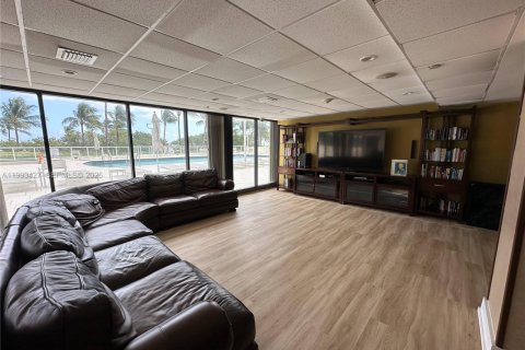 Copropriété à vendre à Bal Harbour, Floride: 1 chambre, 94.67 m2 № 2057197 - photo 24