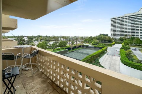 Copropriété à vendre à Bal Harbour, Floride: 1 chambre, 94.67 m2 № 2057197 - photo 6
