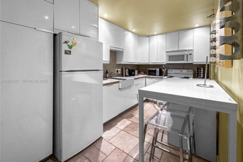 Copropriété à vendre à Bal Harbour, Floride: 1 chambre, 94.67 m2 № 2057197 - photo 10