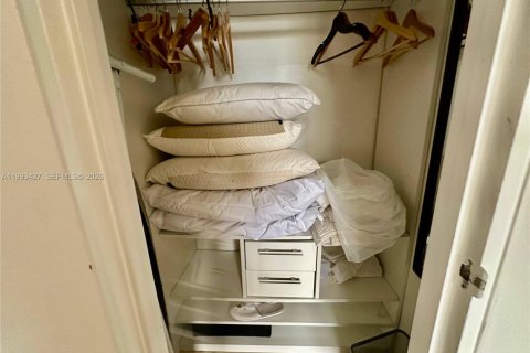 Copropriété à vendre à Bal Harbour, Floride: 1 chambre, 94.67 m2 № 2057197 - photo 17