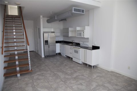 Condo in Miami, Florida, 2 bedrooms  № 1933646 - photo 3