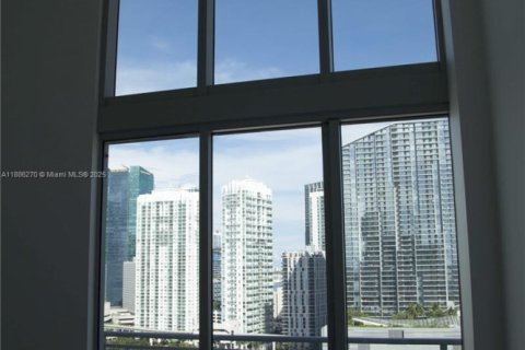 Condo in Miami, Florida, 2 bedrooms  № 1933646 - photo 8