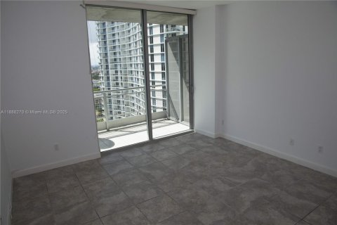 Condo in Miami, Florida, 2 bedrooms  № 1933646 - photo 5