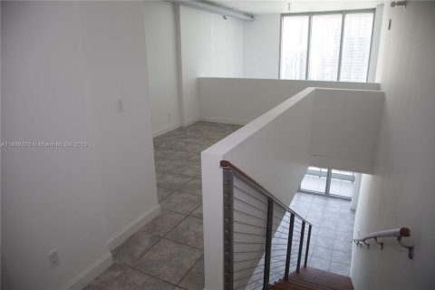 Condo in Miami, Florida, 2 bedrooms  № 1933646 - photo 4