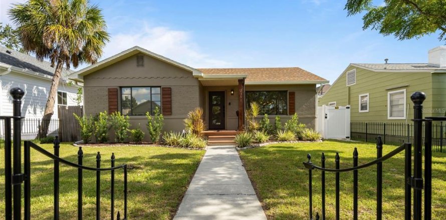 Casa en Saint Petersburg, Florida 3 dormitorios, 132.01 m2 № 1877321