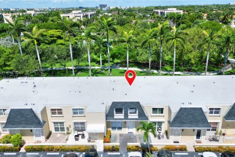 Townhouse in Hallandale Beach, Florida 3 bedrooms, 166.57 sq.m. № 1799194 - photo 1