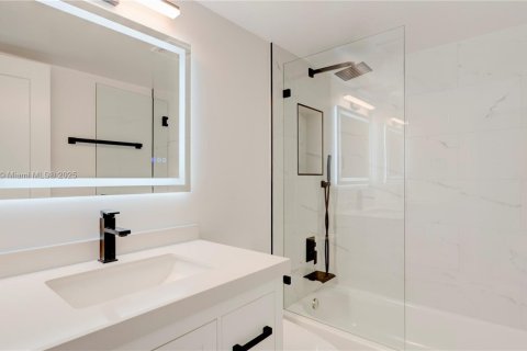 Townhouse in Hallandale Beach, Florida 3 bedrooms, 166.57 sq.m. № 1799194 - photo 30