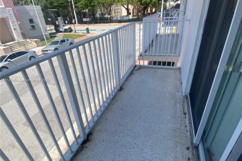 Condo in Miami Beach, Florida  № 1488963 - photo 9