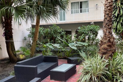 Condo in Miami Beach, Florida  № 1488963 - photo 14
