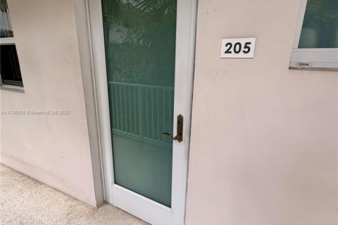 Condo in Miami Beach, Florida  № 1488963 - photo 10