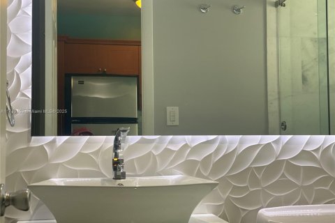Condo in Miami Beach, Florida  № 1488963 - photo 19