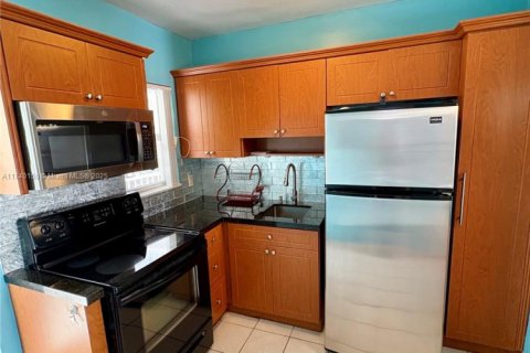 Condo in Miami Beach, Florida  № 1488963 - photo 7