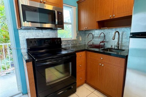Condo in Miami Beach, Florida  № 1488963 - photo 2