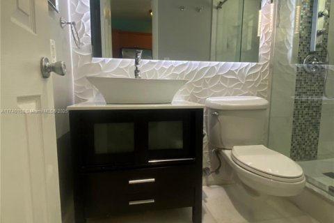 Condo in Miami Beach, Florida  № 1488963 - photo 20