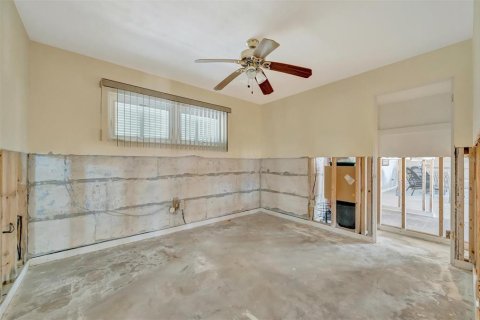 House in Treasure Island, Florida 3 bedrooms, 252.32 sq.m. № 1885324 - photo 24