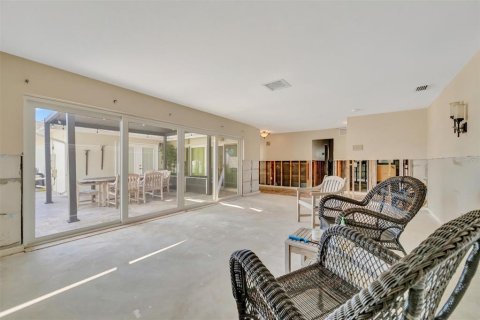 House in Treasure Island, Florida 3 bedrooms, 252.32 sq.m. № 1885324 - photo 22