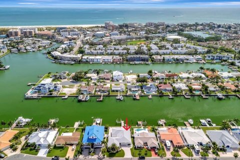 House in Treasure Island, Florida 3 bedrooms, 252.32 sq.m. № 1885324 - photo 3