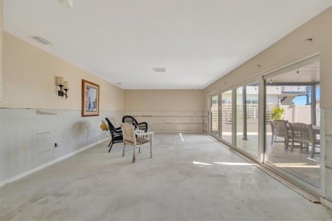 House in Treasure Island, Florida 3 bedrooms, 252.32 sq.m. № 1885324 - photo 20