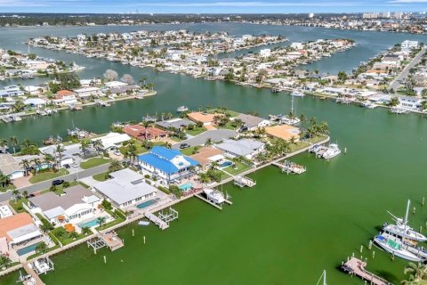 House in Treasure Island, Florida 3 bedrooms, 252.32 sq.m. № 1885324 - photo 5