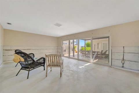 House in Treasure Island, Florida 3 bedrooms, 252.32 sq.m. № 1885324 - photo 21