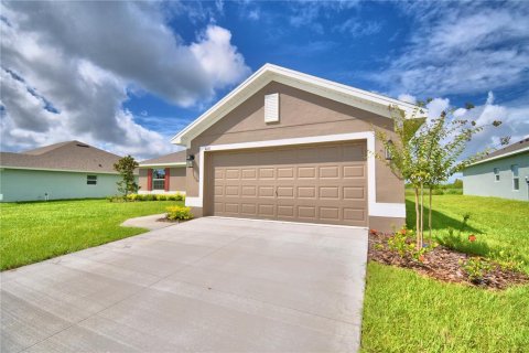 House in Auburndale, Florida 4 bedrooms, 163.04 sq.m. № 2393996 - photo 2