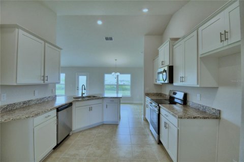 House in Auburndale, Florida 4 bedrooms, 163.04 sq.m. № 2393996 - photo 8