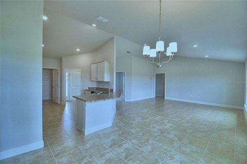 House in Auburndale, Florida 4 bedrooms, 163.04 sq.m. № 2393996 - photo 13