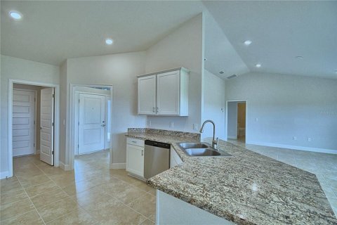 House in Auburndale, Florida 4 bedrooms, 163.04 sq.m. № 2393996 - photo 11