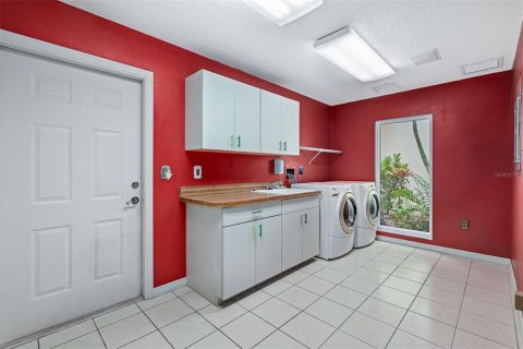 House in Leesburg, Florida 3 bedrooms, 343 sq.m. № 2295041 - photo 30