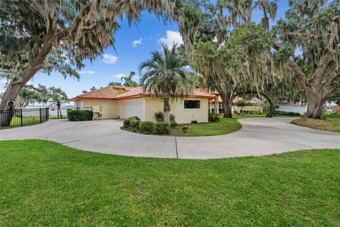 House in Leesburg, Florida 3 bedrooms, 343 sq.m. № 2295041 - photo 3