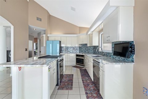 House in Leesburg, Florida 3 bedrooms, 343 sq.m. № 2295041 - photo 24