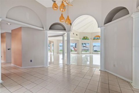 House in Leesburg, Florida 3 bedrooms, 343 sq.m. № 2295041 - photo 8