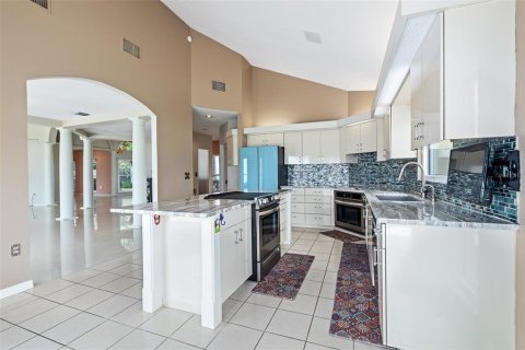 House in Leesburg, Florida 3 bedrooms, 343 sq.m. № 2295041 - photo 23