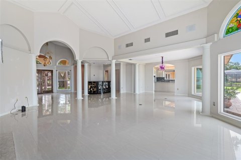 House in Leesburg, Florida 3 bedrooms, 343 sq.m. № 2295041 - photo 13