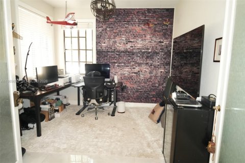 Townhouse in Weston, Florida 3 bedrooms, 144.93 sq.m. № 2030902 - photo 8