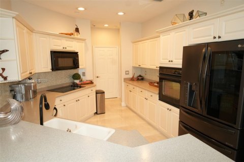 Townhouse in Weston, Florida 3 bedrooms, 144.93 sq.m. № 2030902 - photo 10